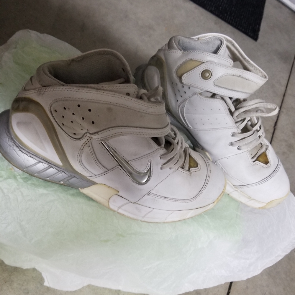 White Nike high toos